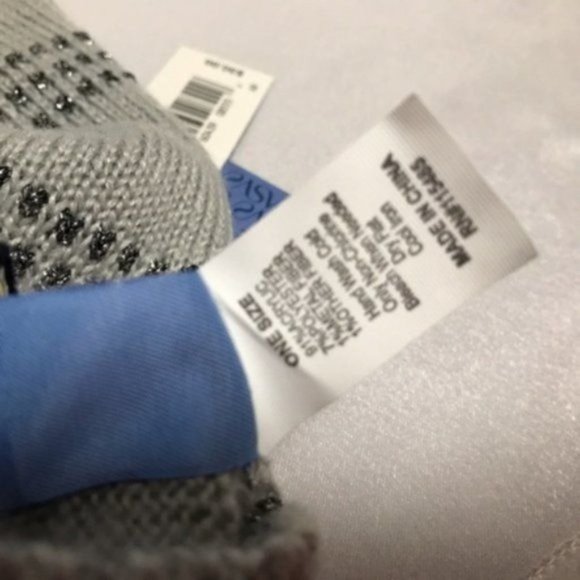 Simply Vera Texting Knit Gloves Gray Metallic Knit - Picture 2 of 8